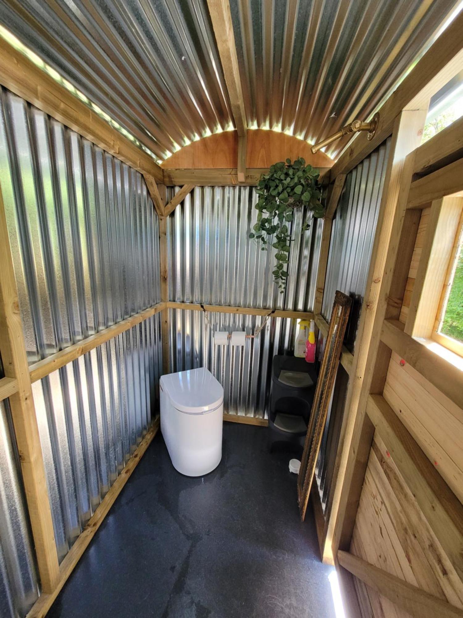 Luxury tent Luxury Glamping In The Stargazer Dome - Beautiful Private Setting Close To Narberth